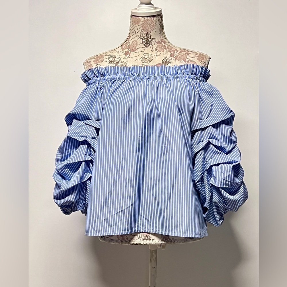 SADIE & LOVE Blue and white striped off shoulder ruffle top size M.‎